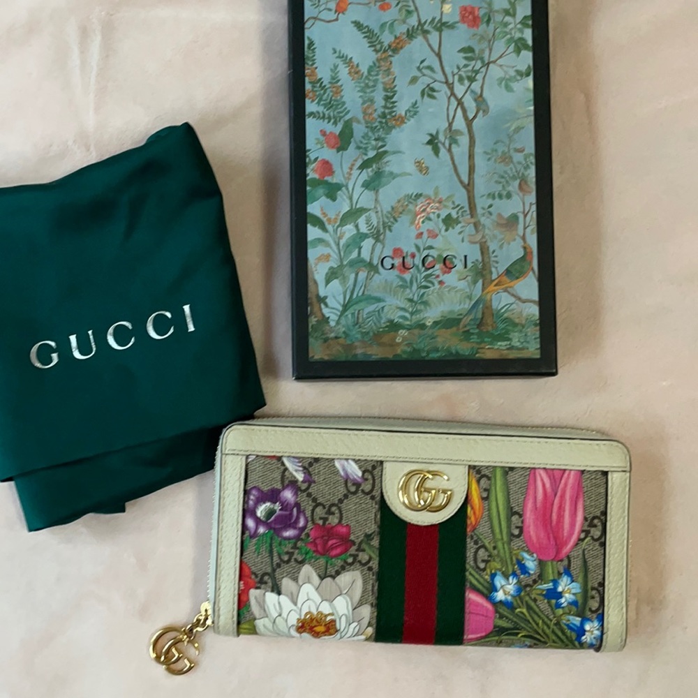 Gorgeous Gucci long wallet 🌷